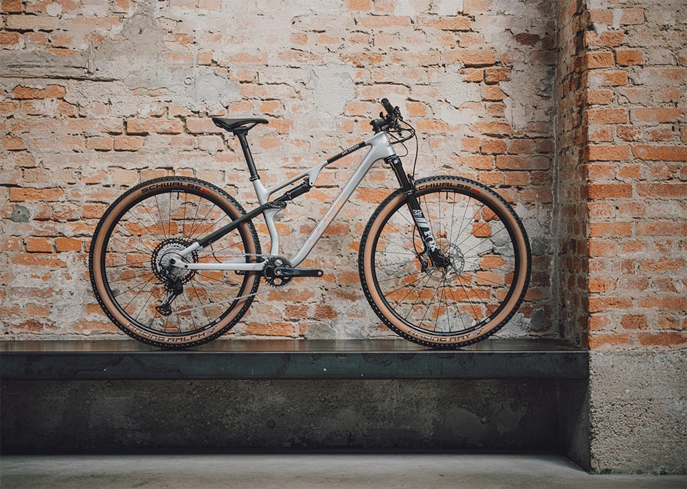 Cube AMS ZERO99 C:68X Race 29 Silver´n´black – Image 3