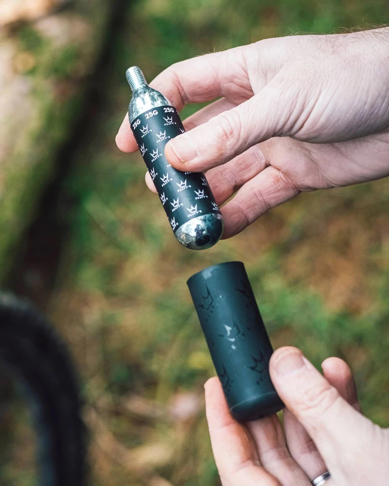 Peaty's Holeshot CO2 Cartridge Refill Pack - MTB (25g) 5er Pack – Image 3