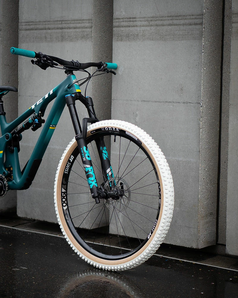 Onza Porcupine TRC 29x2.40 White Edition Folding Tyre – Image 3