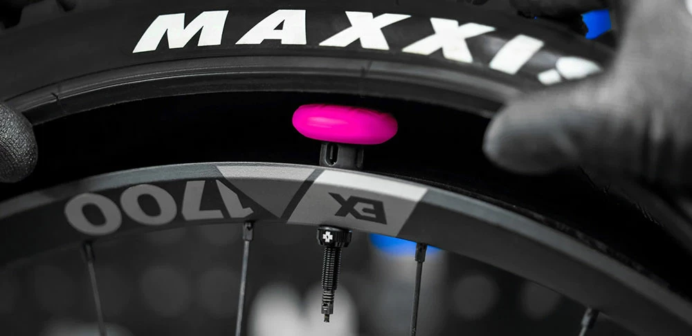 Muc-Off Stealth Tubeless Tag-Holder – Image 3